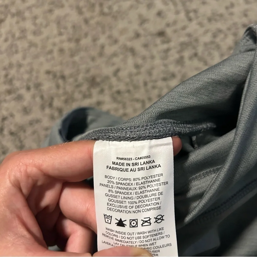 Nike Dri-Fit Gray Capris Size XS